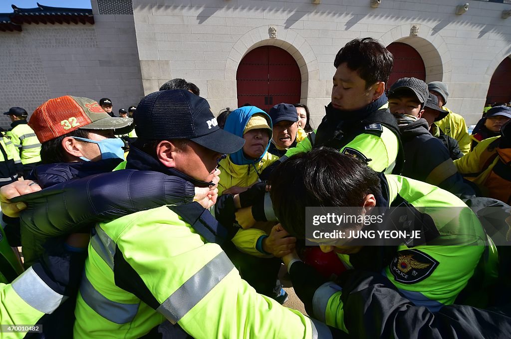 SKOREA-ACCIDENT-BOAT-ANNIVERSARY