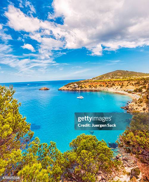 wunderschöner blick auf die cala d'hort auf ibiza  - spain scenic stock-fotos und bilder