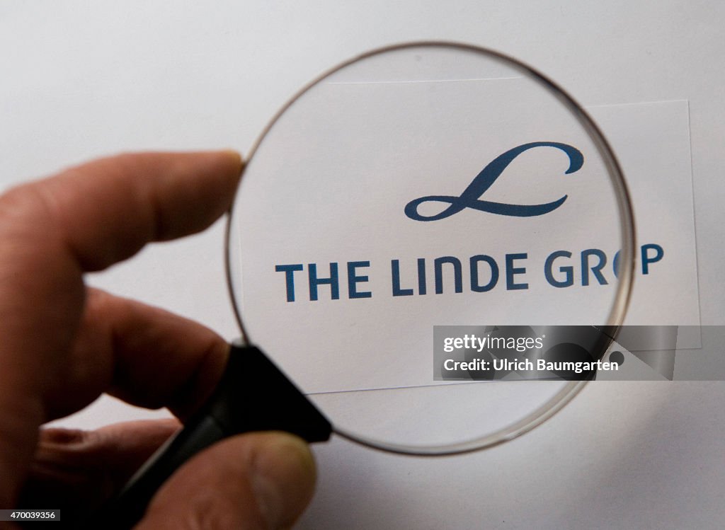 Magnifying glass with logo The Linde Group.