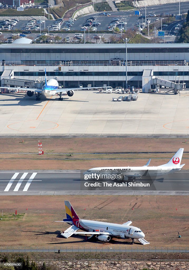 Hiroshima Airport Reopens After Asiana Airlines Accident