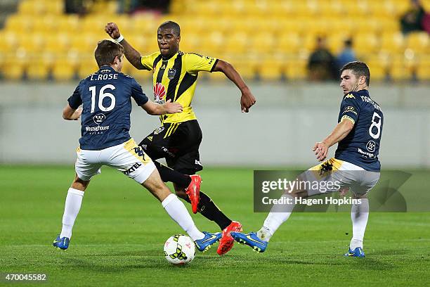 Roly Bonevacia of the Phoenix passes through the defence of Liam Rose and Nick Montgomery of the Mariners during the round 26 A-League match between...