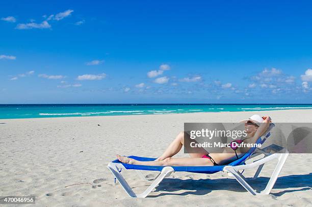 sonnenbaden - varadero beach stock-fotos und bilder