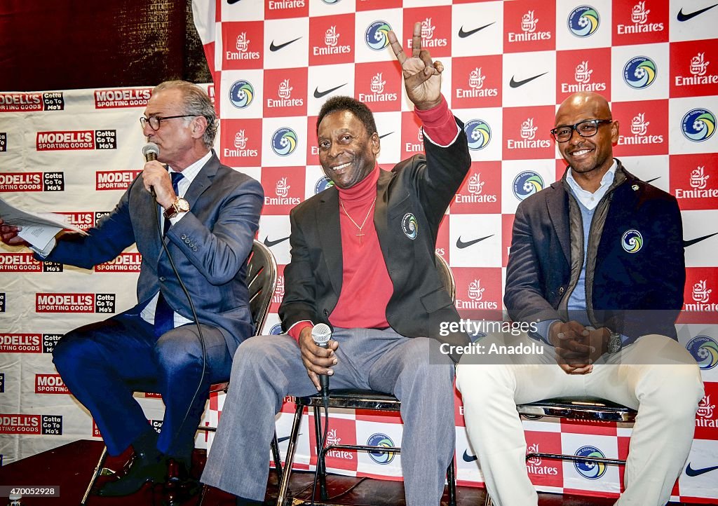 Pele meets his fans at sporting goods store in New York