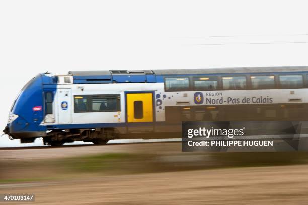 Un TER 'Train Express Régional" du Nord Pas de Calais entre en gare de Bailleul le 18 février 2014 alors que la région Nord-Pas-de-Calais a annoncé,...