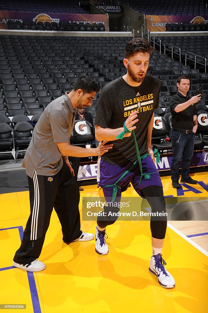 Sacramento Kings v Los Angeles Lakers