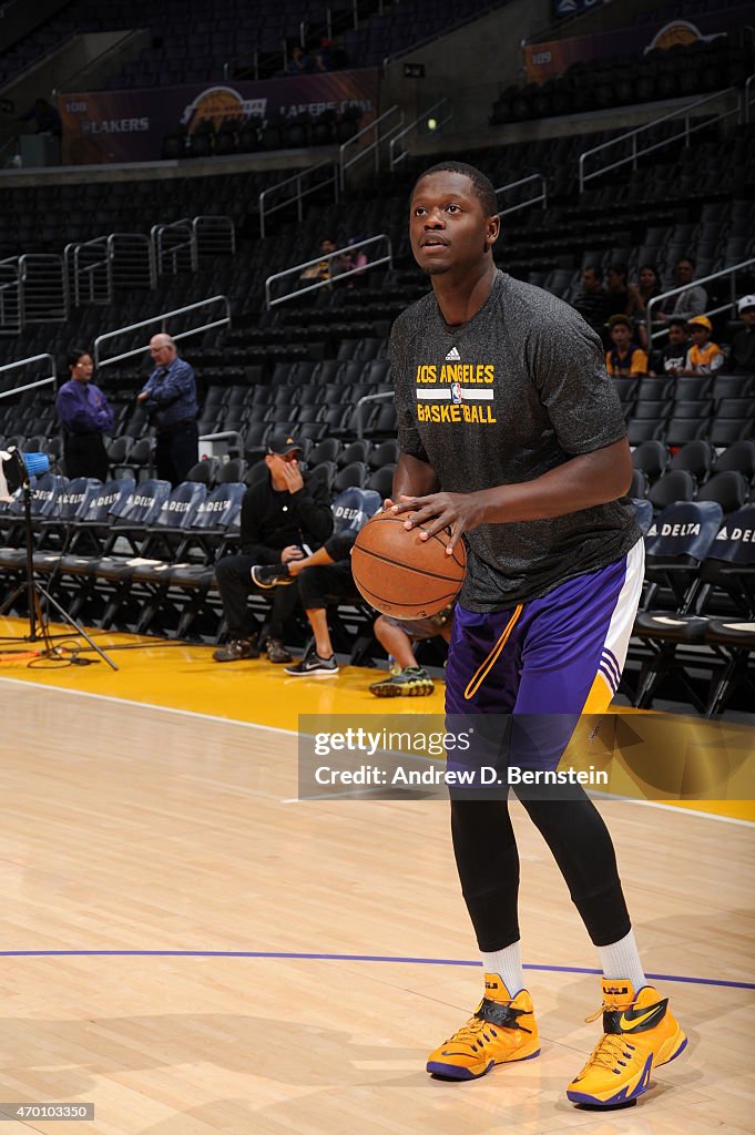 Sacramento Kings v Los Angeles Lakers