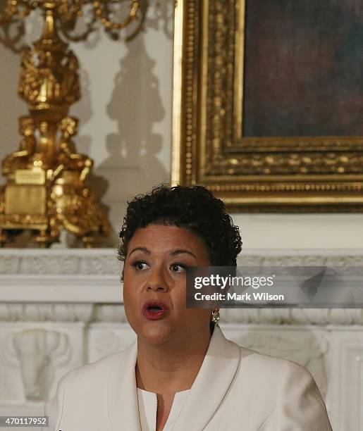 Elizabeth Rae Nee Alexander 36 Elizabeth Alexander (Poet) Stock Photos, High-Res Pictures, and ...