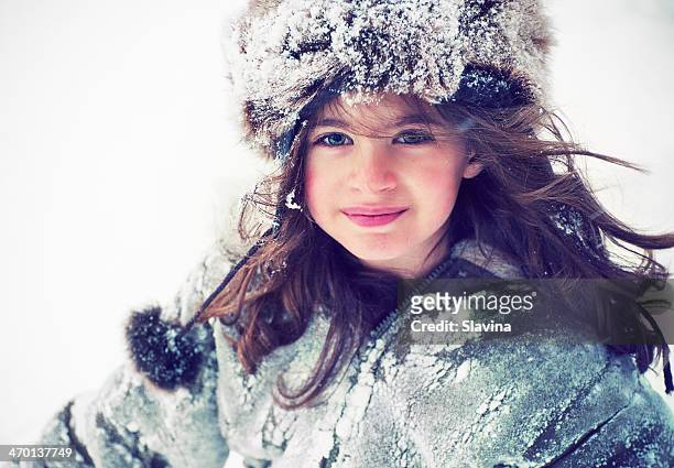 snow girl - chapéu de pêlo de animal imagens e fotografias de stock