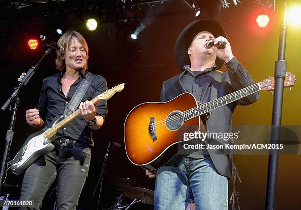 Recording artist Keith Urban and and host Garth Brooks pose for a selfie photo onstage during the ACM Lifting Lives Gala at the Omni Hotel on April...