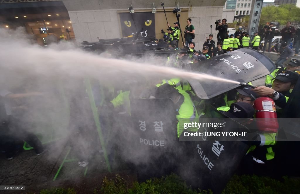 SKOREA-ACCIDENT-BOAT-ANNIVERSARY-PROTEST