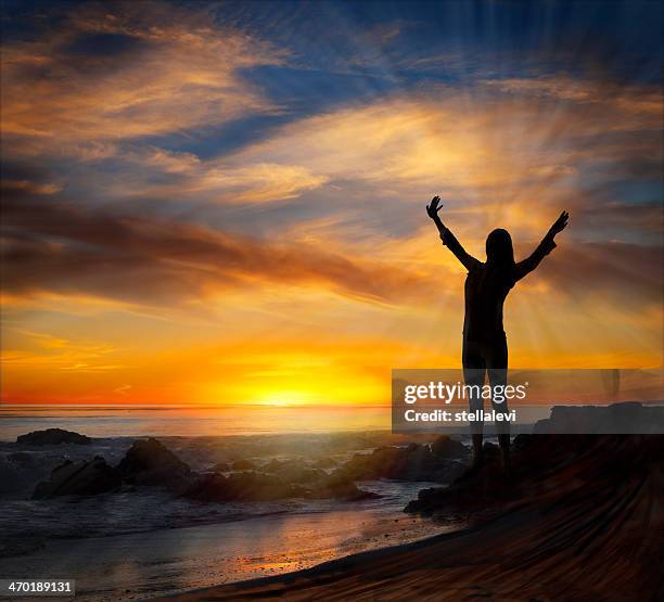 empowered woman - silhouette woman sunset stock pictures, royalty-free photos & images