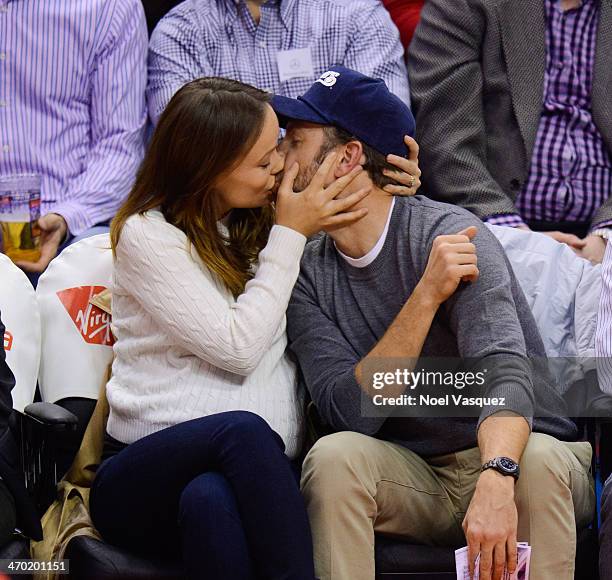 Jason Sudeikis and Olivia Wilde kiss at a basketball game between the San Antonio Spurs and the Los Angeles Clippers at Staples Center on February...