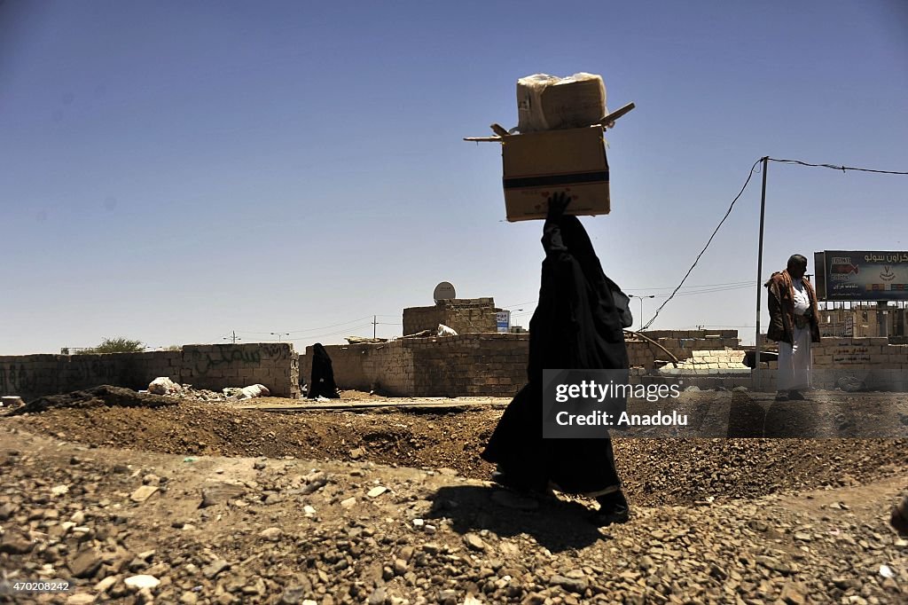 People leave their homes after Saudi-led coalition'Decisive Storm' operation in Yemen