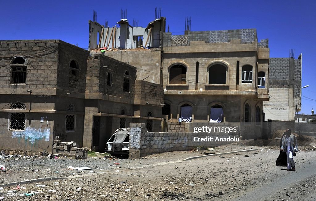 People leave their homes after Saudi-led coalition'Decisive Storm' operation in Yemen