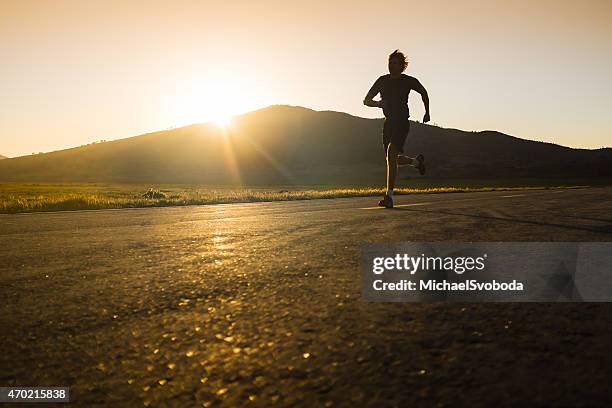 mountain road ランナー - running legs ストックフォトと画像