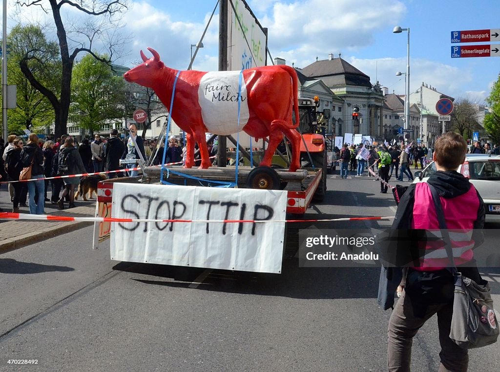 Thousands protest EU-US free trade deal talks in Vienna