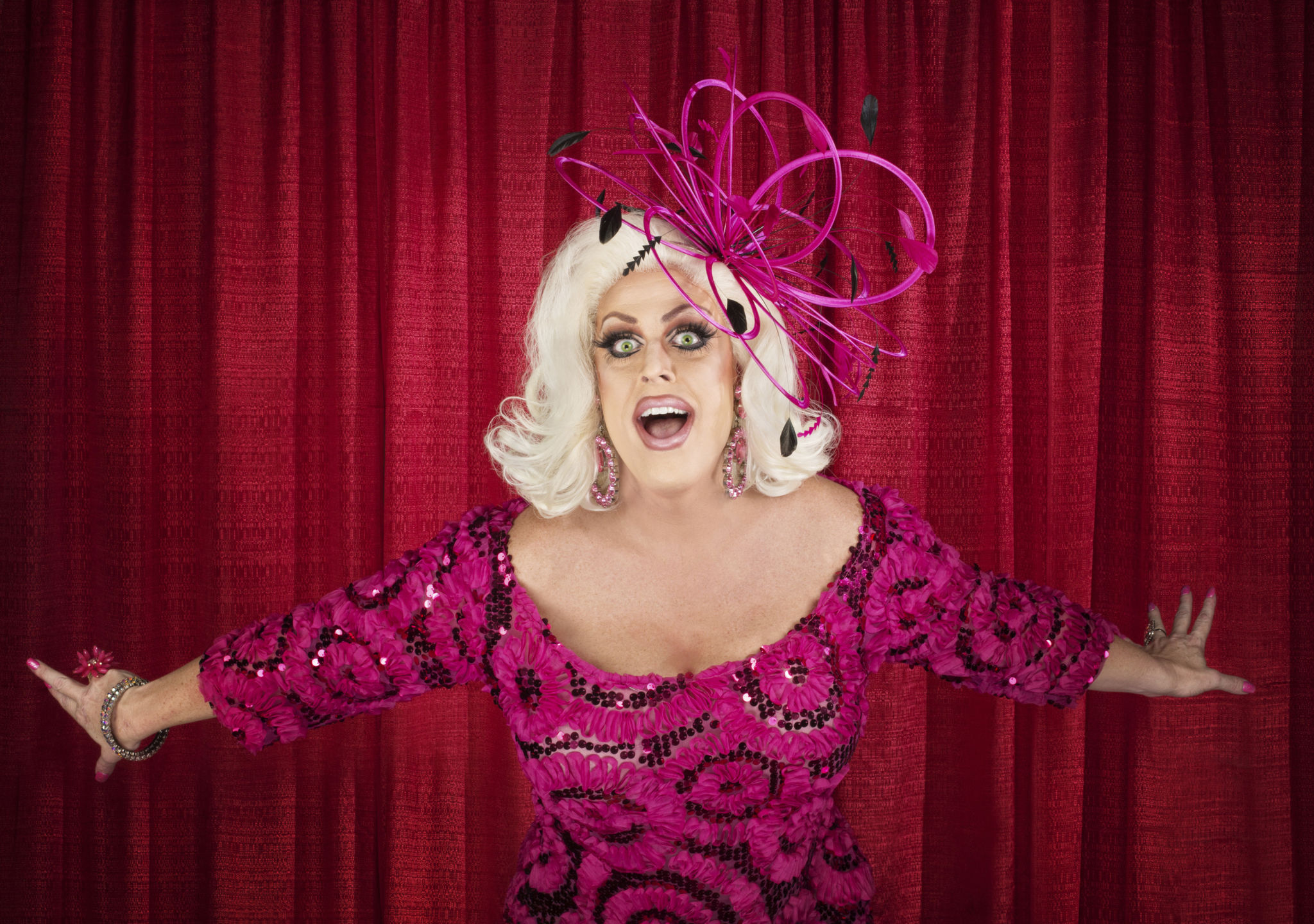 Blond Drag Queen Singing Blond Drag Queen Singing