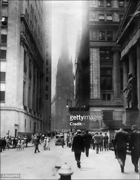 View dated 1929, of Wall Sreet in New-york during financial crisis, in the 24th October morning. This photo dated 1929, and released 28 October 2004,...