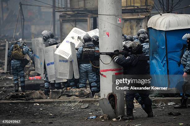 Berkut special forces of the Ukrainian police clash with Anti-government protesters on Independence Square in Kiev on February 19, 2014 in Kiev,...