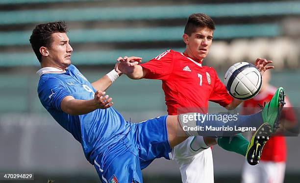 Federico Bonazzoli of Italy competes for the ball with Alex Damasdi of Hungary during the international friendly match between Italy U17 and Hungary...