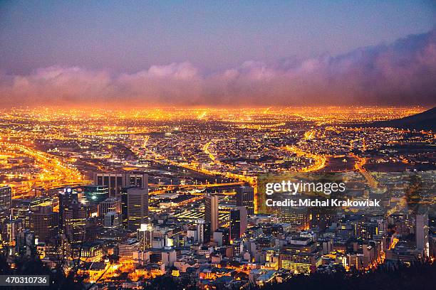 night view of cape town in south africa - cape town harbour stockfoto's en -beelden