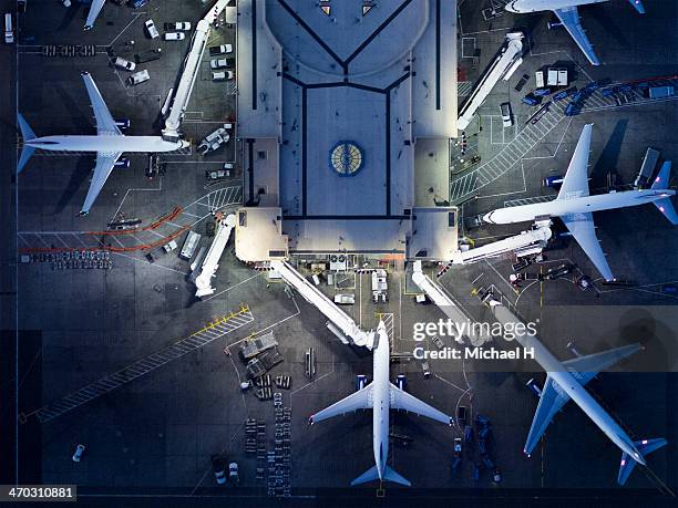 airliners at gates and control tower at lax - los angeles international airport stockfoto's en -beelden
