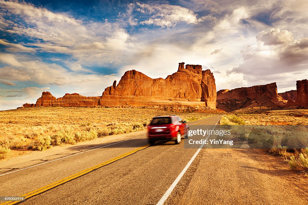 Auto Auto Road Trip Touring im Arches National Park City, Utah