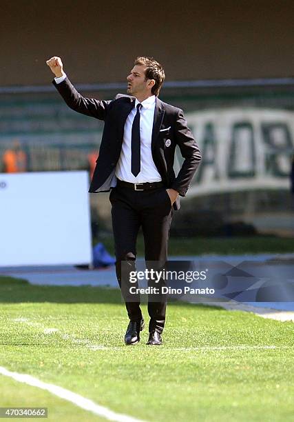 Head coach of Udinese Andrea Stramaccioni issues instructions during the Serie A match between AC Chievo Verona and Udinese Calcio at Stadio...