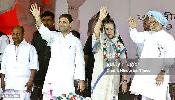 Congress President Sonia Gandhi, Congress Vice President Rahul Gandhi, former Prime Minister Manmohan Singh and AK Antony during the farmers rally to...