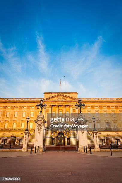 london golden dawn light on buckingham palace the mall uk - buckingham palace stock pictures, royalty-free photos & images