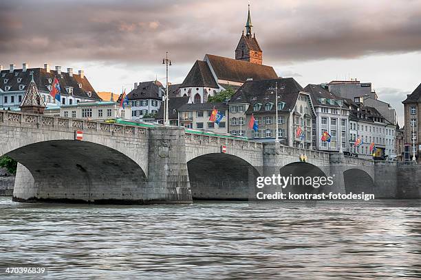 basilea, suiza, mittlerer rheinbrucke frente al mar - skyline basel fotografías e imágenes de stock