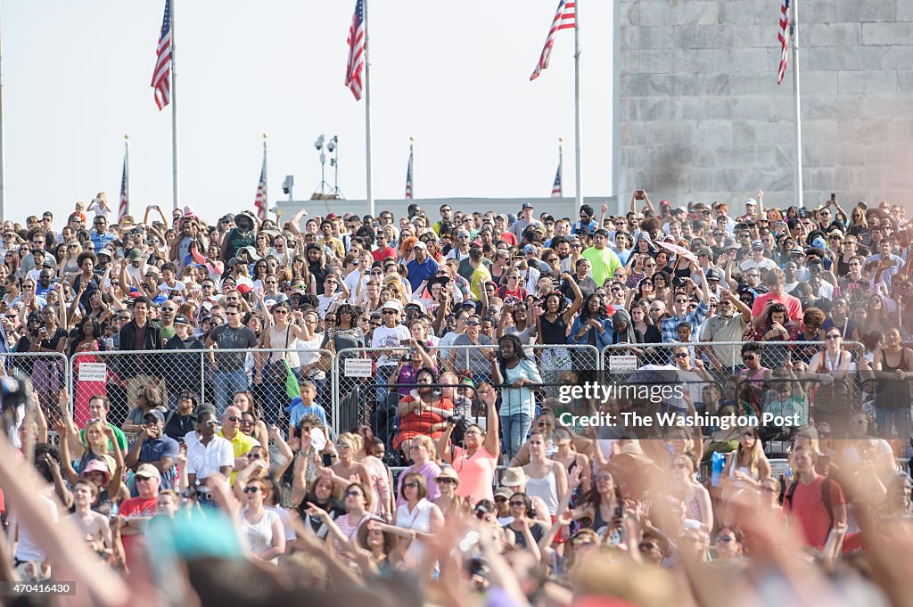 Crowds at the Global Citizen 2015 Earth Day concert on the National Mall in Washington, D.C.