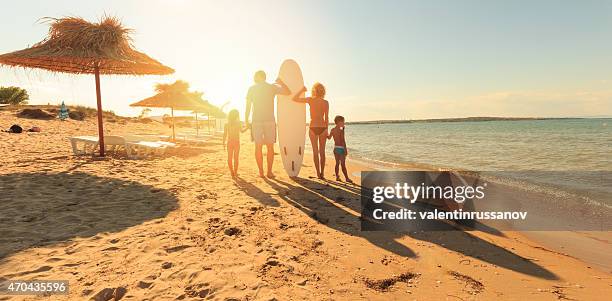 family on the beach - beach florida family stockfoto's en -beelden