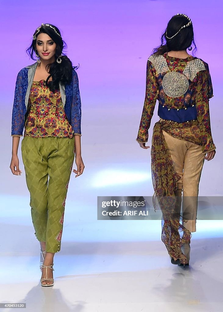 FASHION-PAKISTAN-WARDA