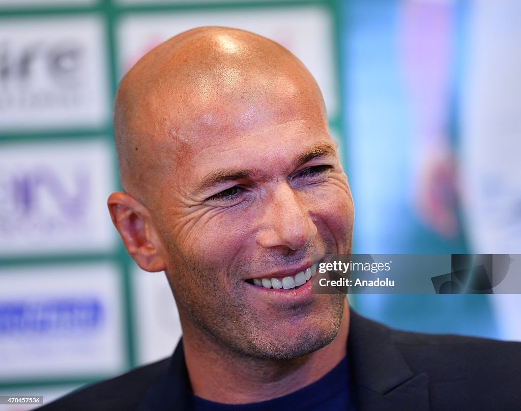 Soccer idols Zidane and Ronaldo team up in U.N. Ebola fundraiser