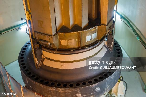 Loading Nuclear Reactor Rods 154 Nuclear Control Rods Stock Photos, High-Res Pictures, and Images ...