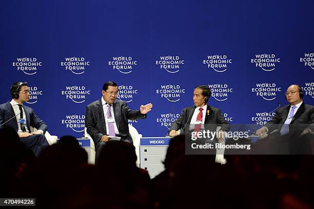 Hun Sen, Cambodia's prime minister, second left, speaks as Joko Widodo, Indonesia's president, second right, Nguyen Xuan Phuc, Vietnam's deputy prime...
