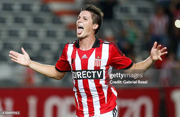 Guido Carrillo of Estudiantes celebrates after scoring the second goal of his team with a penalty kick during a match between Estudiantes and Lanus...