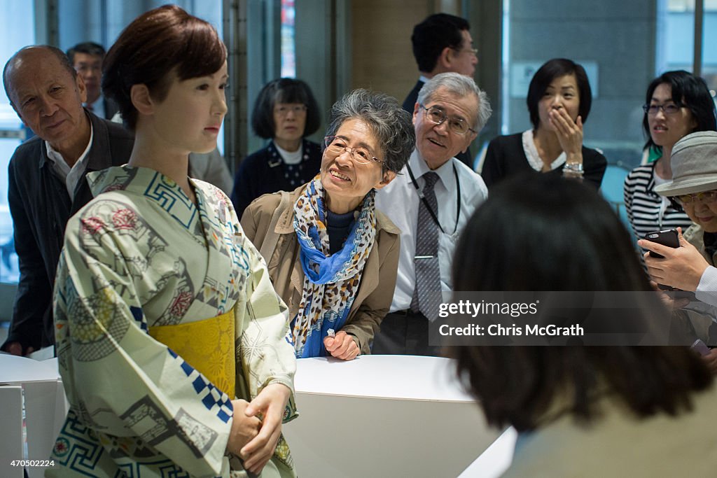 Humanoid Receptionist Works At Japanese Department Store