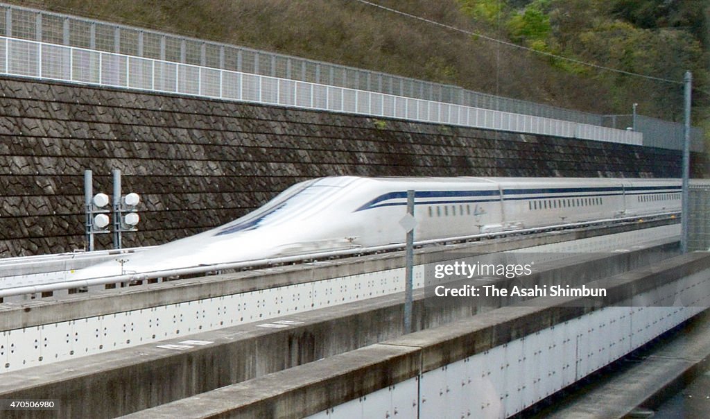 JR Tokai Maglev Train Hits World Record 603 kph