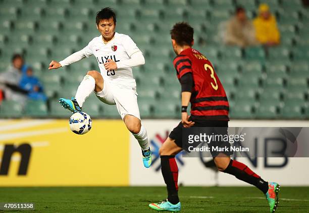 Yasushi Endo of Kashima controls the ball during the Asian Champions League match between the Western Sydney Wanderers and Kashima Antlers at Pirtek...