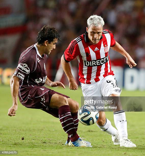 Israel Damonte of Lanus in action during a match between Estudiantes and Lanus as part of third round of Torneo Final 2014 at Ciudad de La Plata...