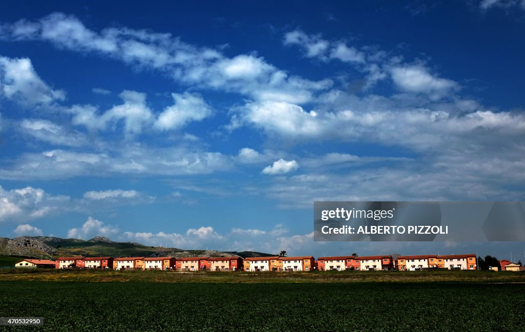 TOPSHOT-ITALY-IMMIGRATION-SHIPWRECK