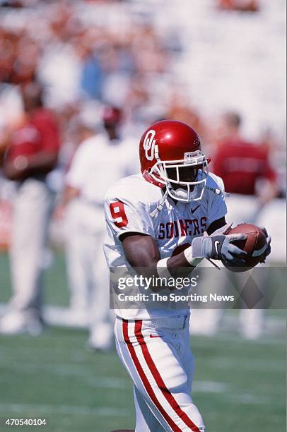 Mark Clayton of the Oklahoma Sooners warms up against the Texas Longhorns on October 6, 2001.