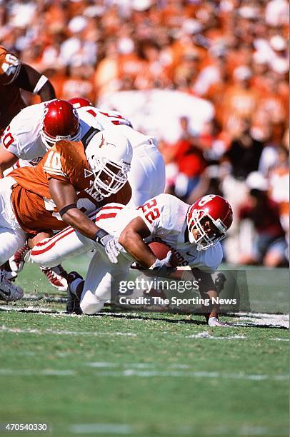 Quentin Griffin of the Oklahoma Sooners runs with the ball against the Texas Longhorns on October 6, 2001.