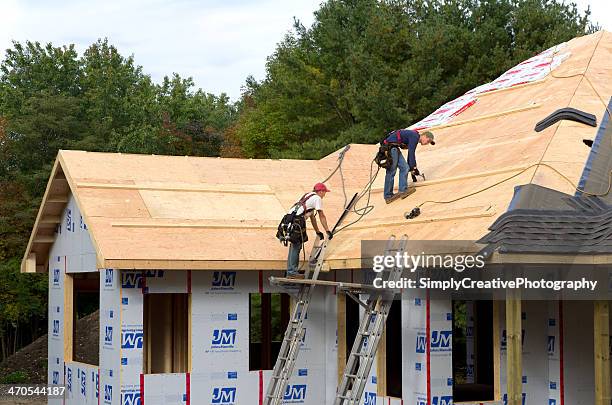 Builders Using Ladders Platform Ladder Construction Photos and Premium High Res Pictures ...