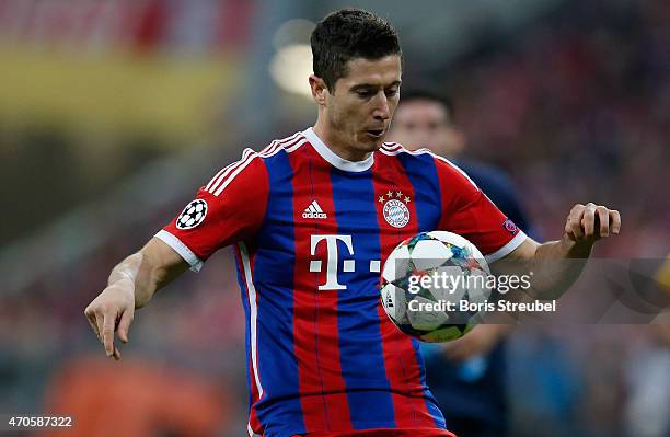 Robert Lewandowski of Bayern Muenchen controlls the ball during the UEFA Champions League Quarter Final Second Leg match between FC Bayern Muenchen...