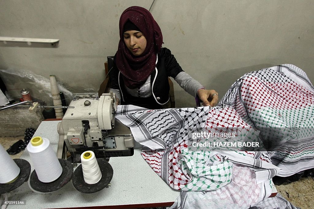 PALESTINIAN-ECONOMY-TRADITION-KEFFIYEH