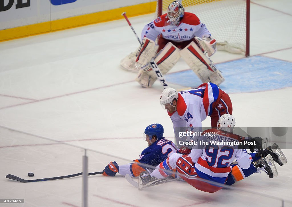 He New York Islanders play the Washington Capitals  in overtime in game 4