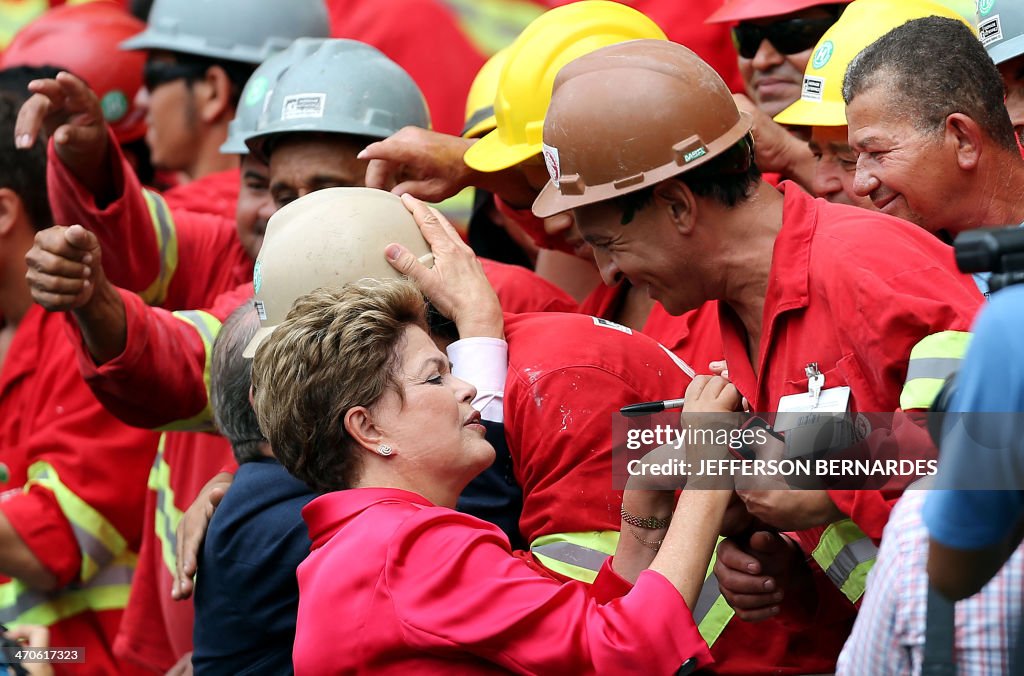 TOPSHOT-FBL-WC2014-STADIUM-BEIRA RIO-INAUGURATION-ROUSSEFF